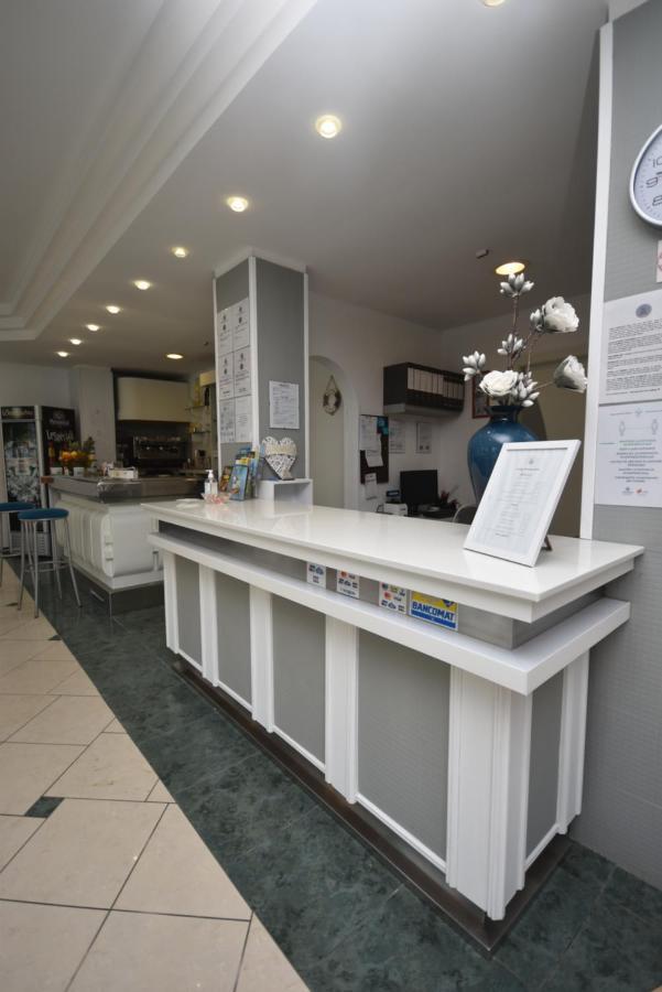Lively Hotel Bellaria-Igea Marina Exterior foto