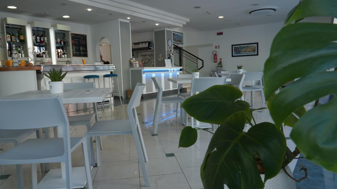 Lively Hotel Bellaria-Igea Marina Exterior foto
