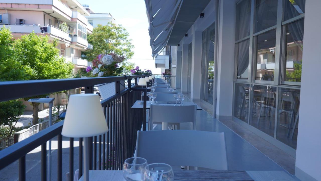 Lively Hotel Bellaria-Igea Marina Exterior foto